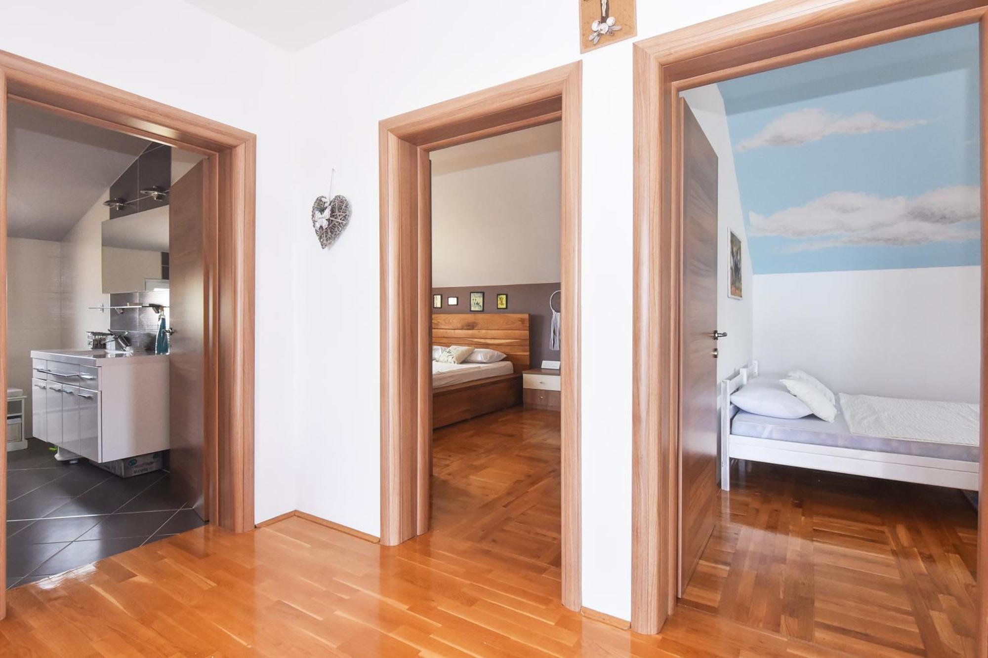 Apartment Larisa Gornji Karin Luaran gambar