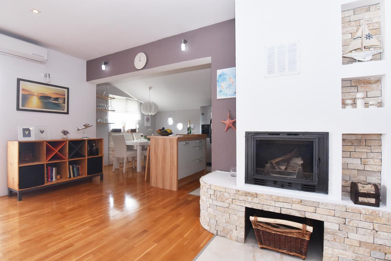 Apartment Larisa Gornji Karin Luaran gambar