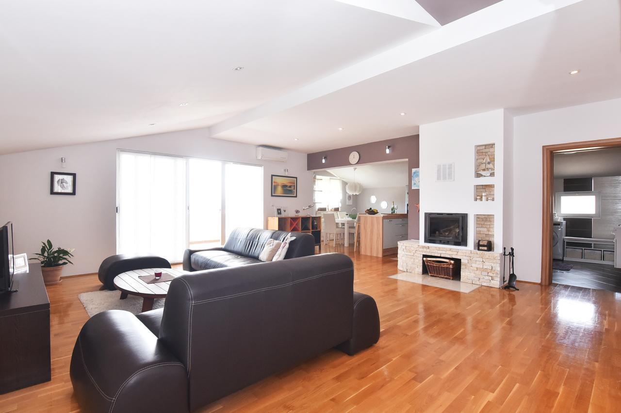Apartment Larisa Gornji Karin Luaran gambar